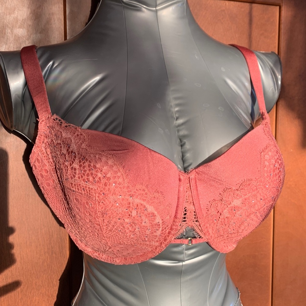 32DDD So Free bra bejewelled